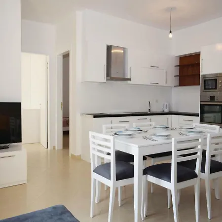 Two-bedroom In Lägenhet Vlorë